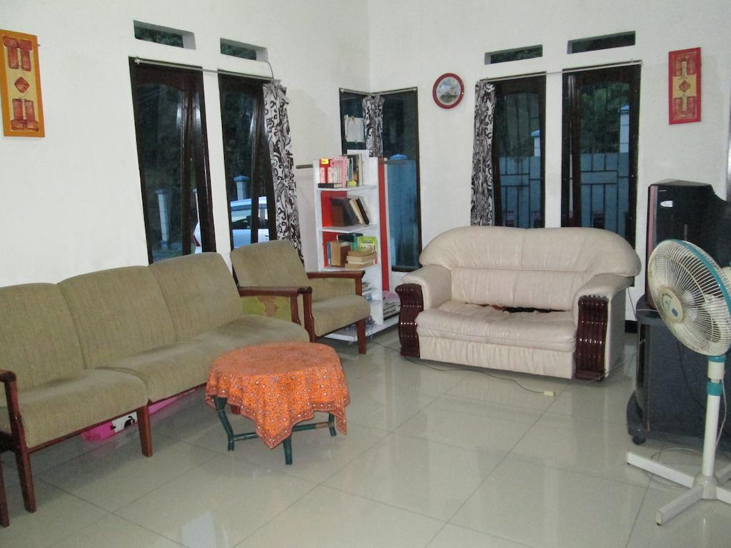Sentosa76 Guest House Balikpapan  Kültér fotó
